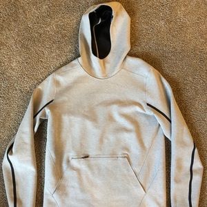 Men’s Lululemon hoodie size medium